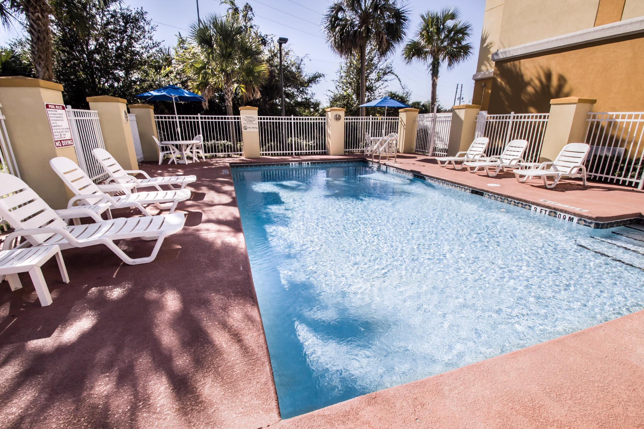 Comfort Suites Orlando Airport Bagian luar foto