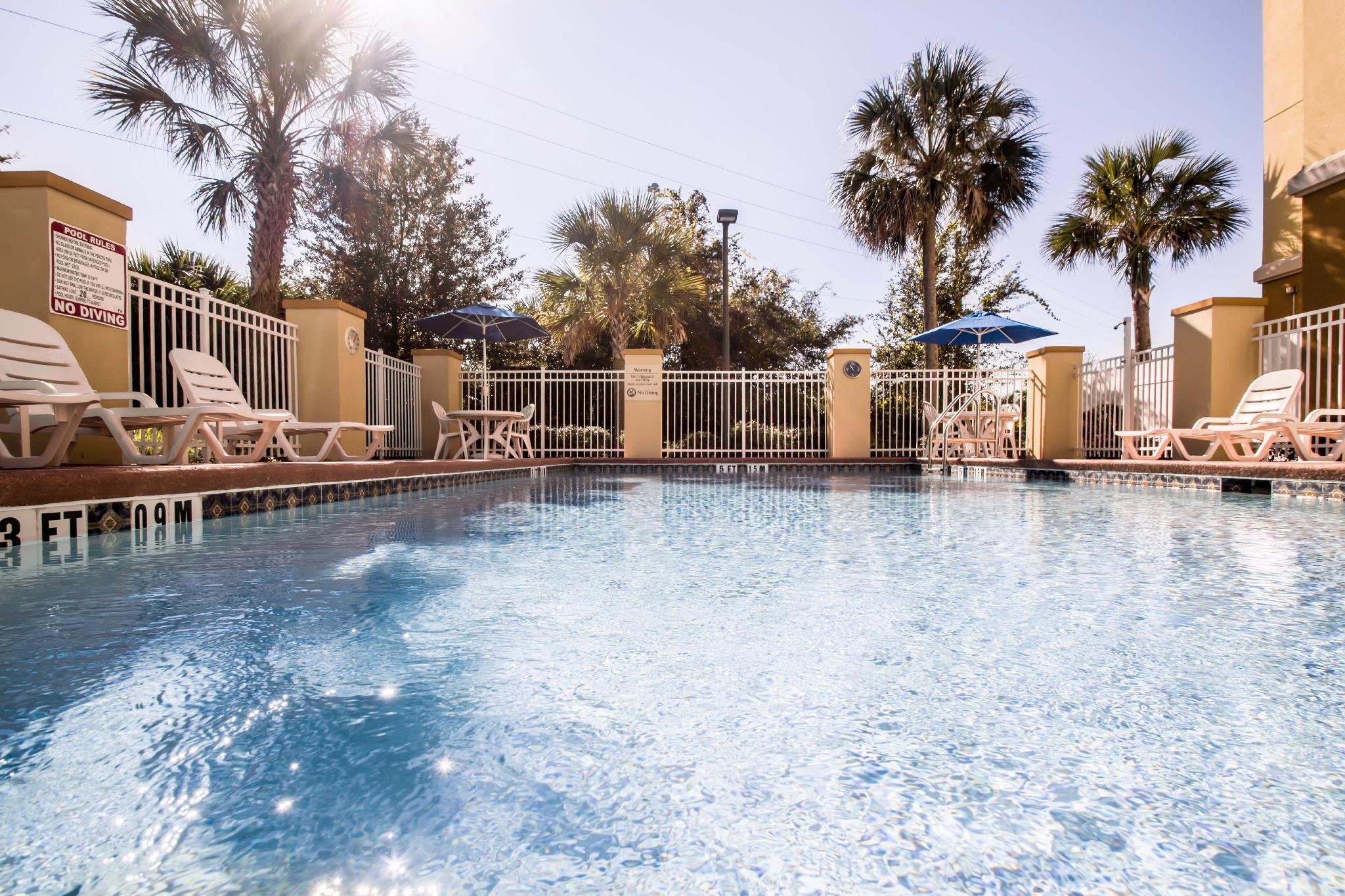 Comfort Suites Orlando Airport Bagian luar foto