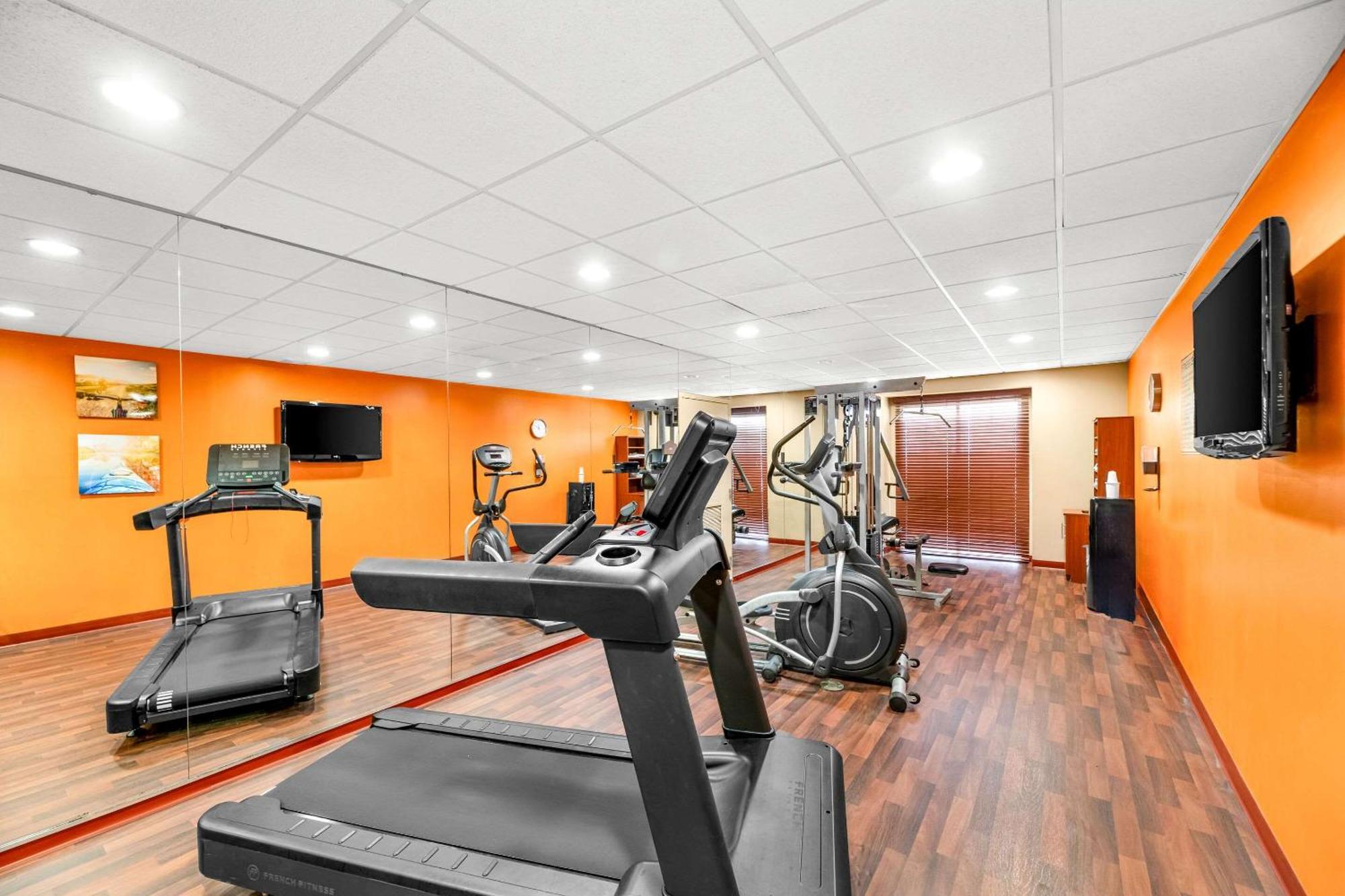 Comfort Suites Orlando Airport Bagian luar foto