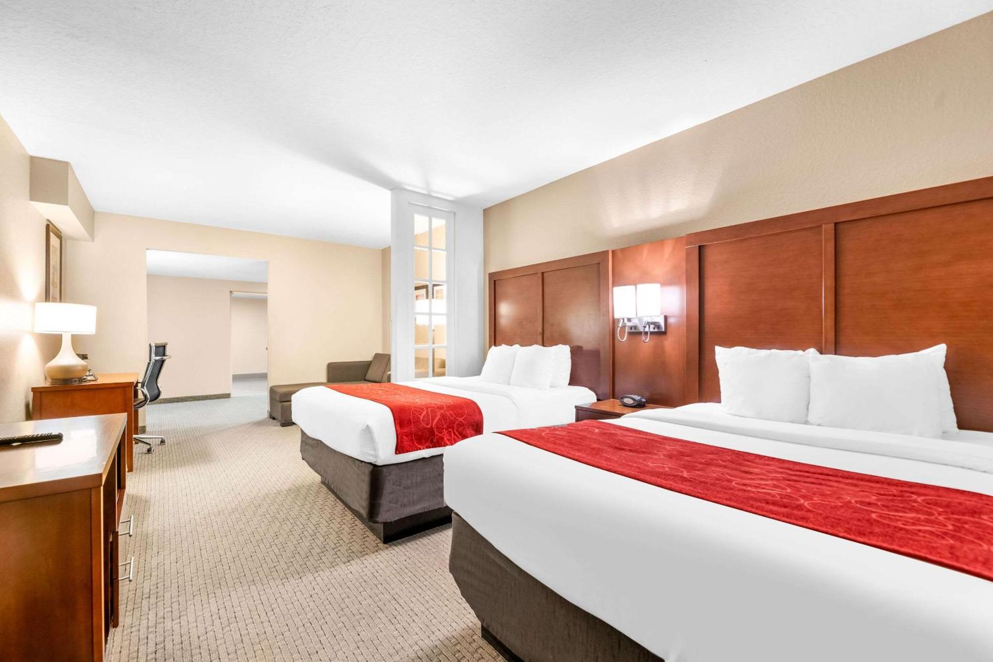 Comfort Suites Orlando Airport Bagian luar foto